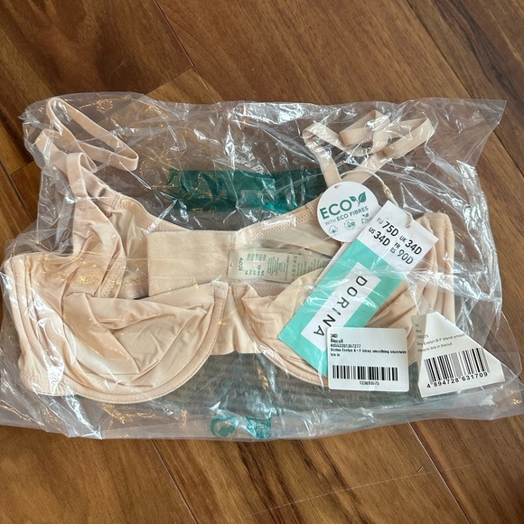 NWT nude color smoothing bra - Picture 2 of 2